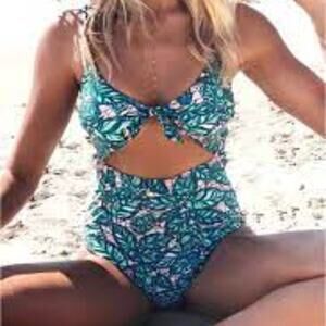 CUPSHE Lush Leaves One Piece Swimsuit Bathing Suit SZ S